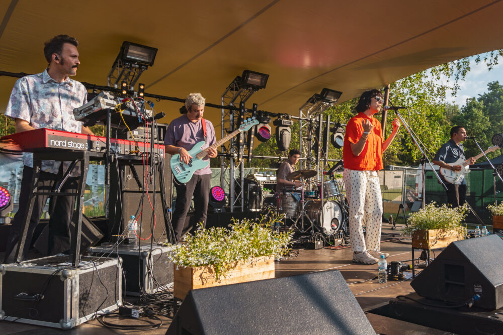 Σtella im Birkenhain beim Immergut Festival 2024. 