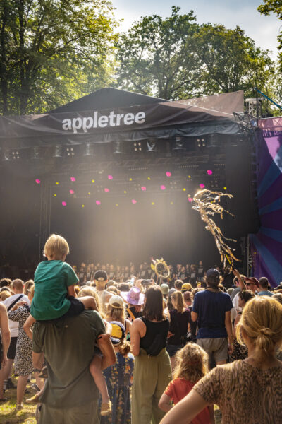 Das Publikum beim Appletree Garden 2024.